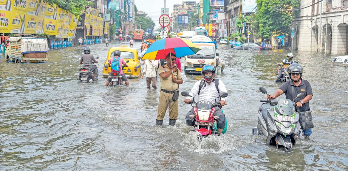 கொல்கத்தாவில் கொட்டித் தீர்த்த மழை: 10 பேர் உயிரிழப்பு