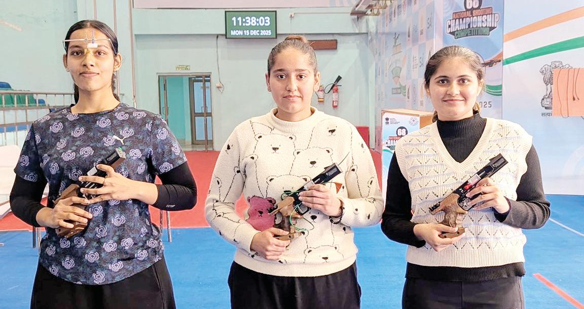 தேசிய துப்பாக்கி சுடுதல் சாம்பியன்ஷிப் மனு பாக்கர், சிம்ரன்பிரீத்துக்கு தங்கம்