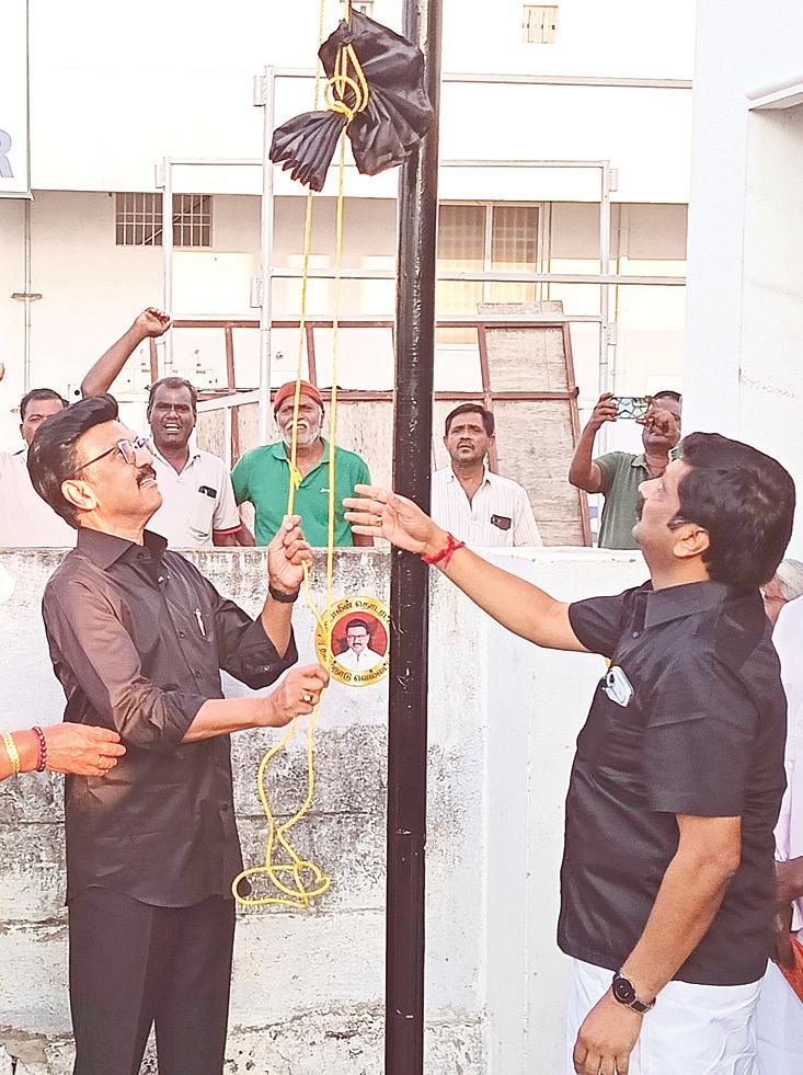 கருப்புக் கொடியேற்றி முதல்வர் ஸ்டாலின் போராட்டம்