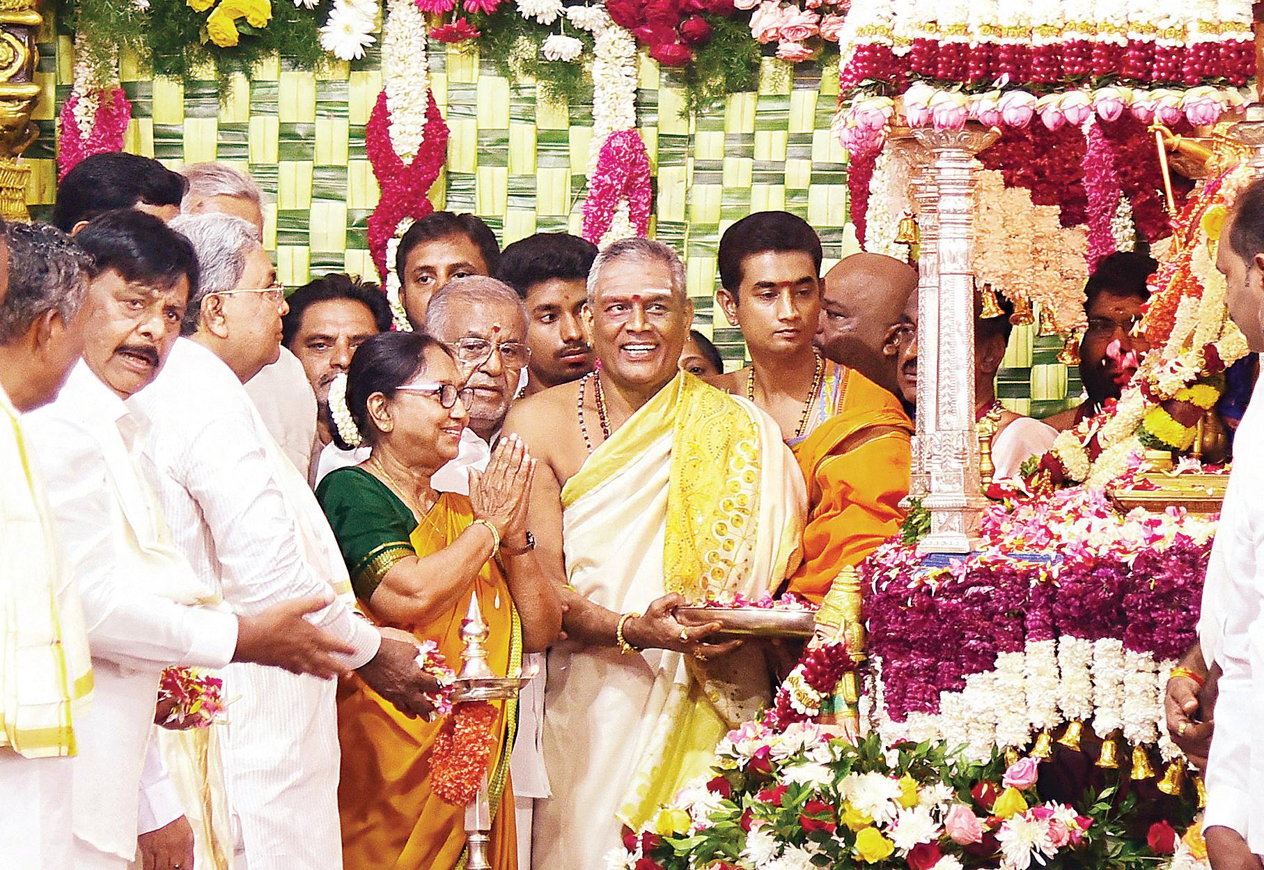 மைசூரில் தசரா திருவிழா கோலாகல தொடக்கம்