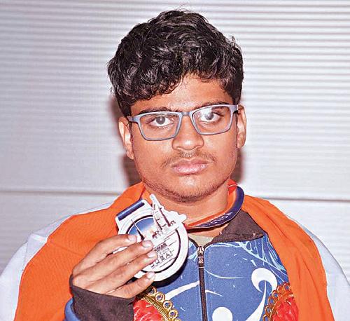 உலகக் கடல் நீச்சல் இறுதிச் சுற்றில் சென்னை சிறுவனுக்கு வெண்கலம்