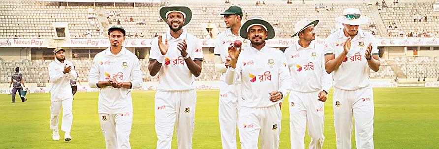 அஸான் அவைஸ் சதம்: பாகிஸ்தான் 386