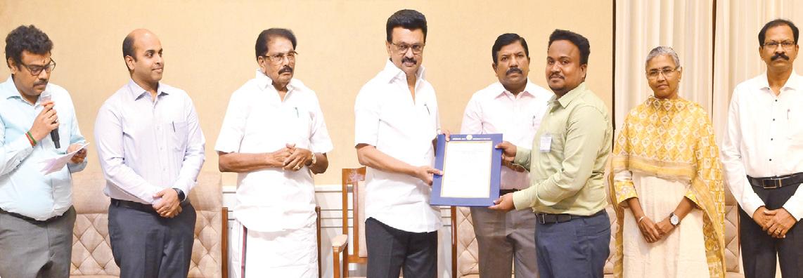 376 நிலஅளவர்களுக்கு பணி நியமன ஆணைகளை வழங்கினார் முதல்வர்