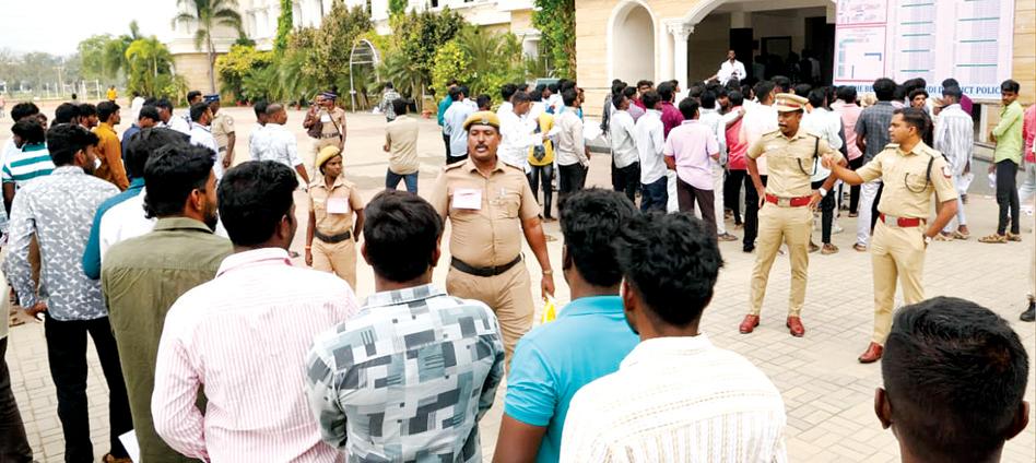 தமிழகம் முழுவதும் 1.96 லட்சம் பேர் எழுதினர்