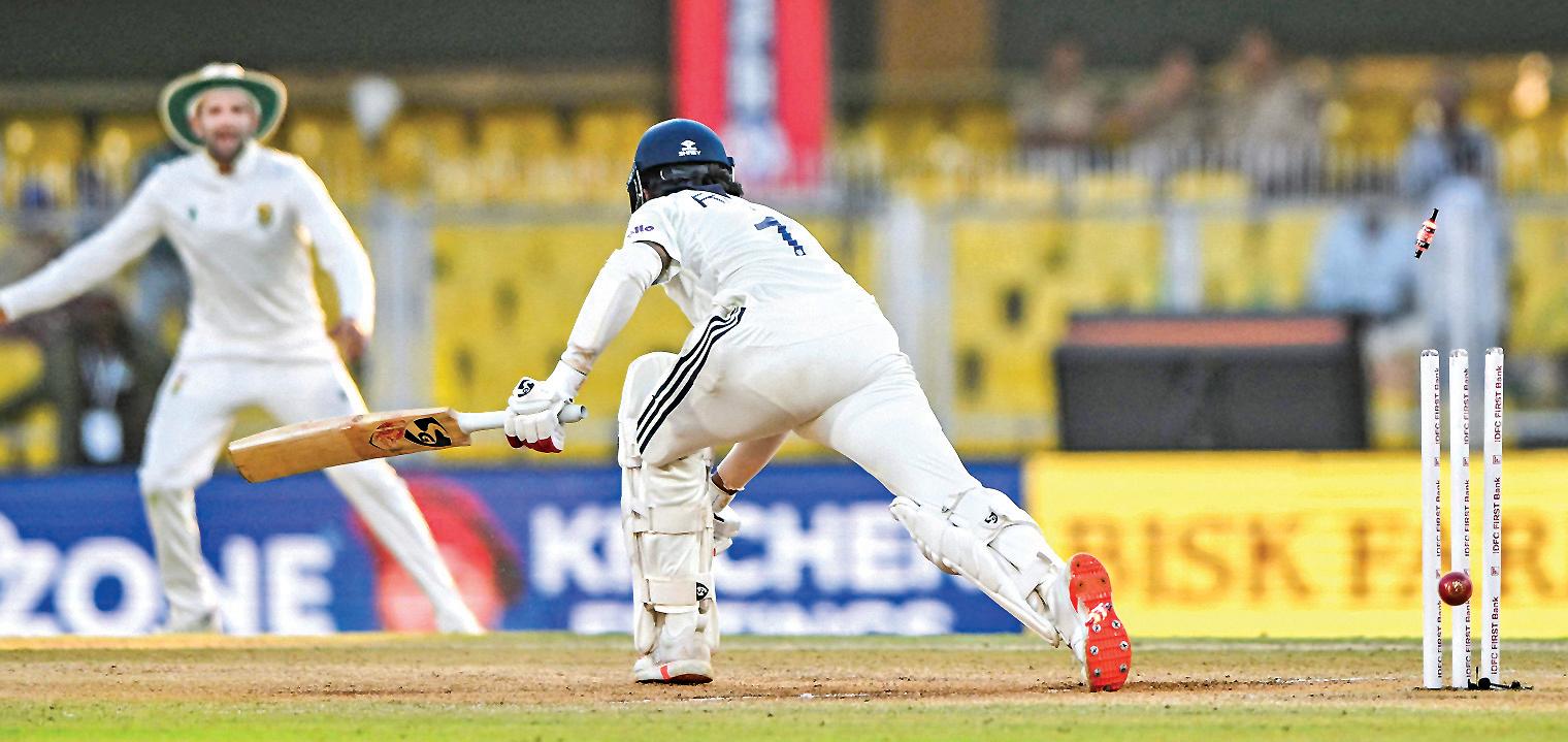 டெஸ்ட்: சொந்த மண்ணில் சறுக்கும் இந்தியா