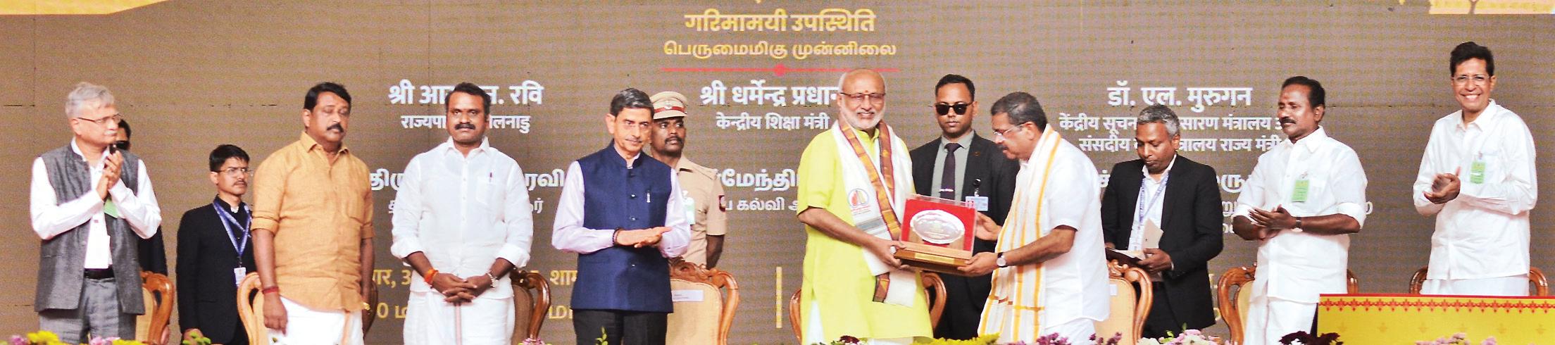 மகாகவி பாரதியின் கனவுகளை பிரதமர் நனவாக்குகிறார்