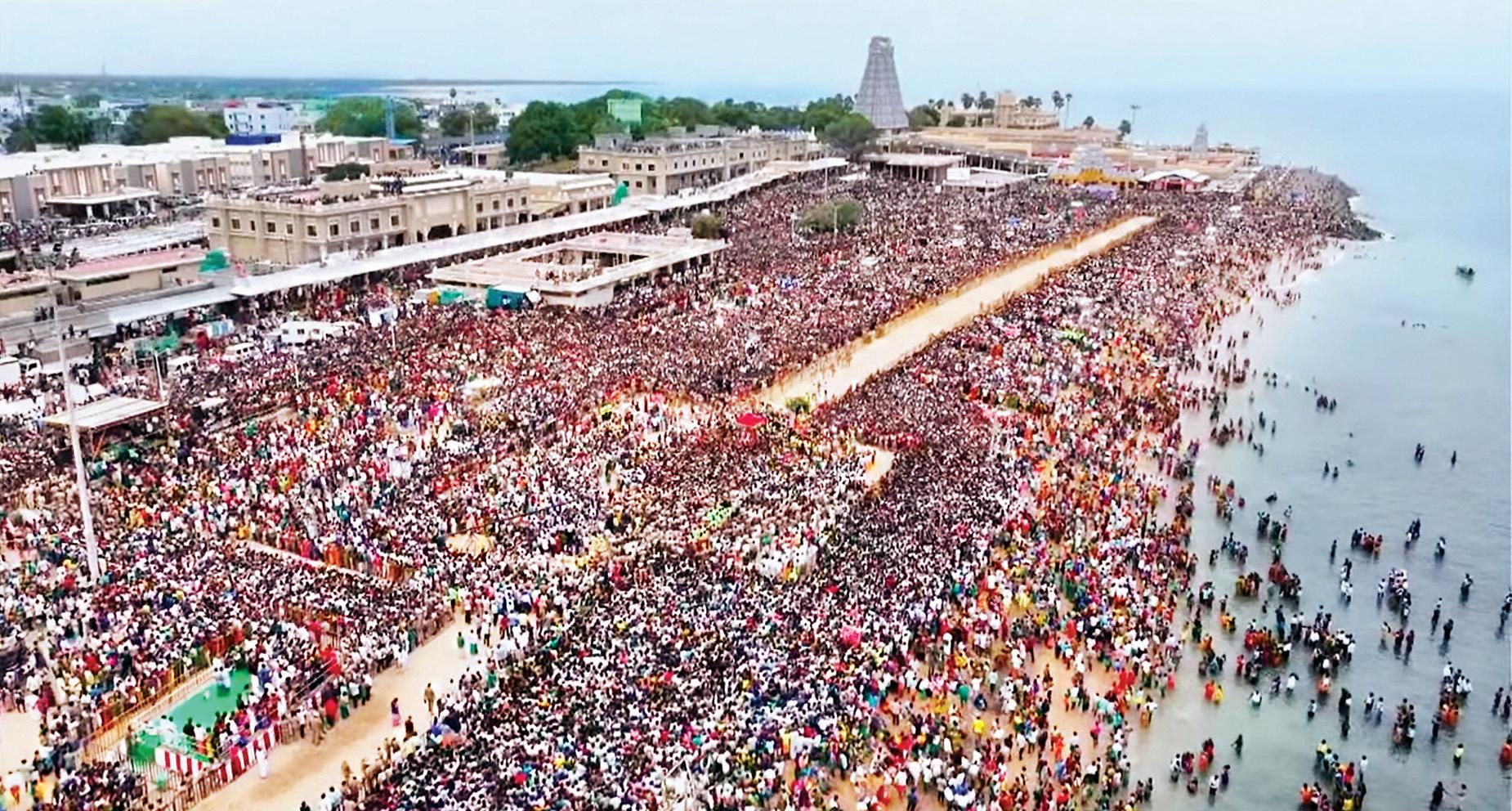 திருச்செந்தூரில் சூரசம்ஹாரம்: பல லட்சம் பக்தர்கள் தரிசனம்