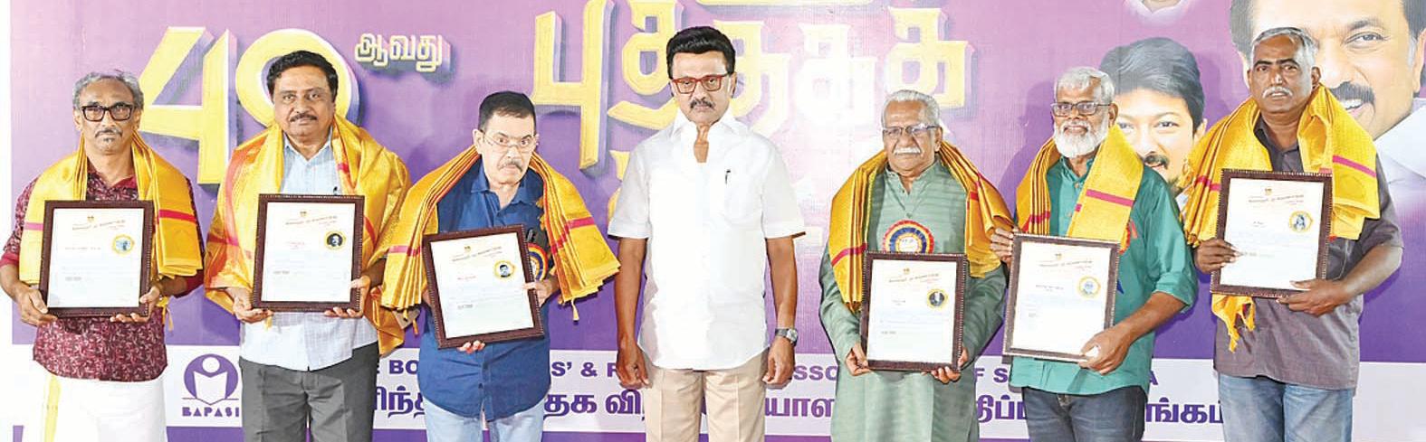 தினமும் ஒரு மணி நேர புத்தக வாசிப்பு அவசியம்