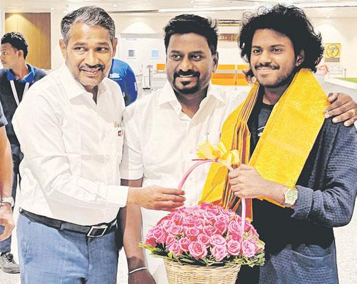 லிடியன் நாதஸ்வரத்துக்கு விமான நிலையத்தில் வரவேற்பு