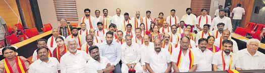 அதிமுக முன்னாள் அமைச்சர், எம்.பி., எம்.எல்.ஏ.-க்கள் தவெகவில் இணைந்தனர்