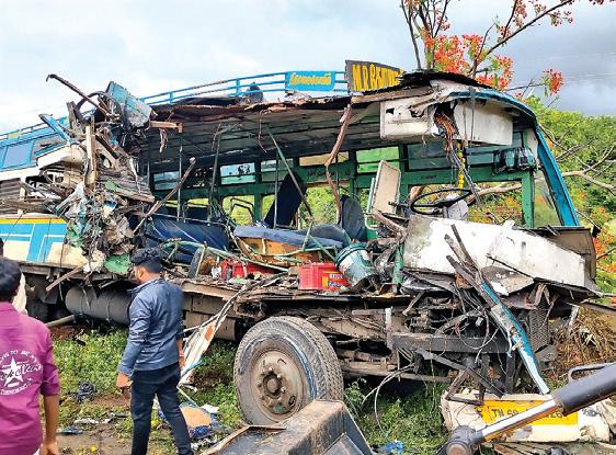 இரு பேருந்துகள் மோதல்: 7 பேர் உயிரிழப்பு