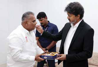 அமைச்சர்கள் என்.ஆனந்த், செங்கோட்டையன் பொறுப்பேற்பு