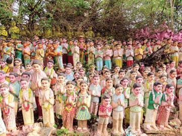 காணிக்கையாக சிலைகள்!