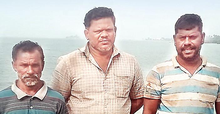 ராமேசுவரம் மீனவர்கள் 3 பேர் சிறைபிடிப்பு