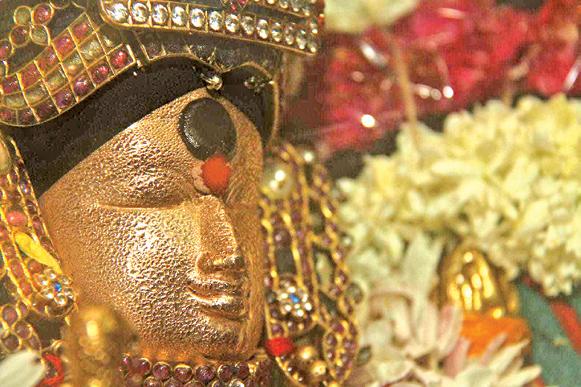 வியர்வை சிந்தும் வேலர்!