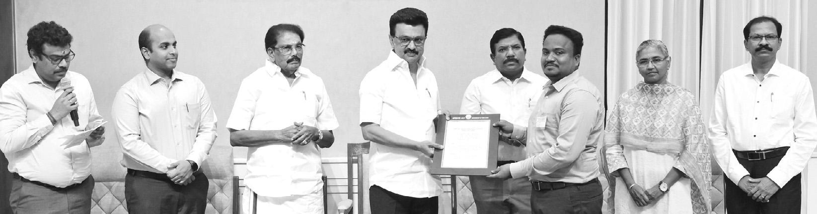 376 நிலஅளவர்களுக்கு பணி நியமன ஆணைகளை வழங்கினார் முதல்வர்