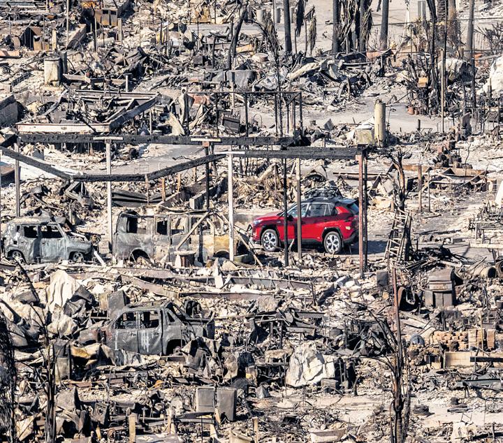 LA Wildfire Toll Surges to 24, With Forecast for Winds Reaching 70 mph
