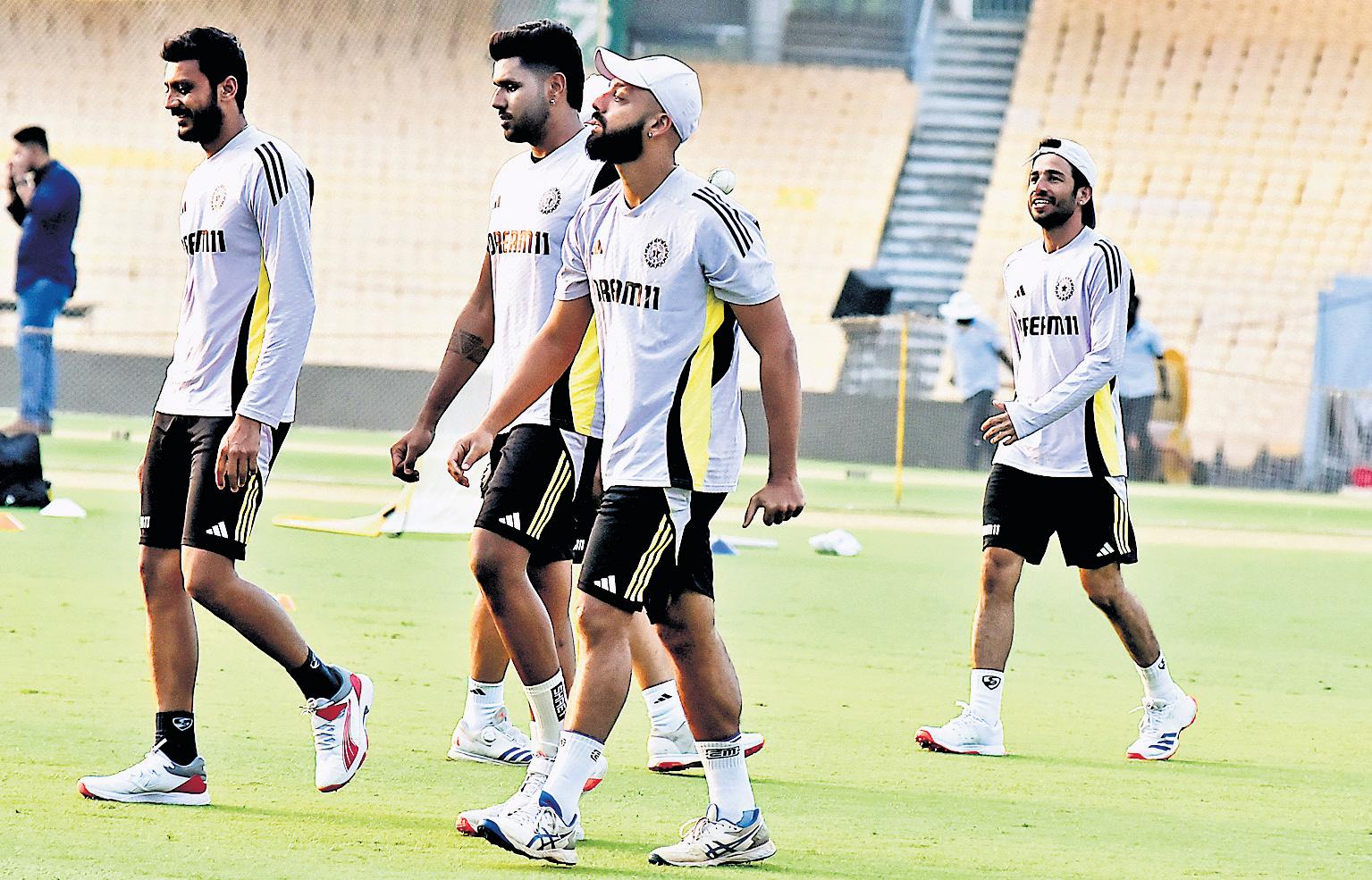 VISITORS AIMING TO BREAK SPIN SHACKLES