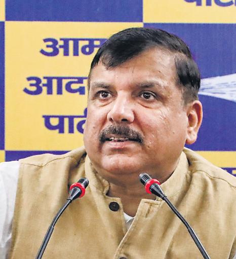 BJP, AAP spar over 'poaching offer'