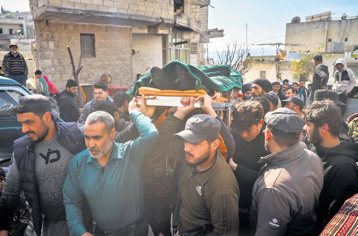 Two days of clashes and revenge killings in Syria leave more than 600 people dead