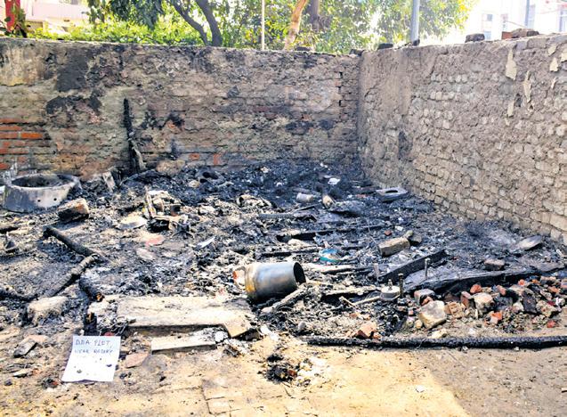 3 labourers killed in Anand Vihar shanty fire