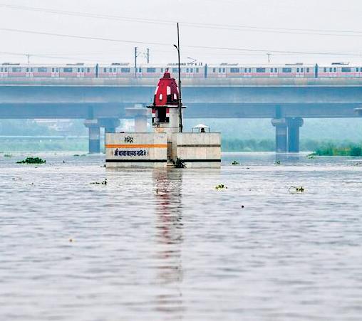 Cong Takes Jibe at BJP Over 'Cruise Tourism' in Yamuna