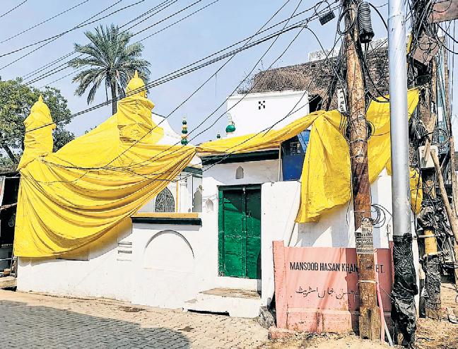 189 Mosques Come Under Tight Security Cover in UP...