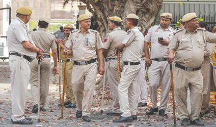 Cops launch 'Shishtachar' squad against eve-teasing