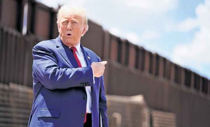 US Decides to Revoke Legal Status for 500,000 Immigrants