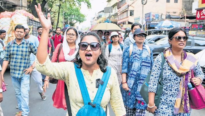 'Sacked' teachers on hunger strike against police action