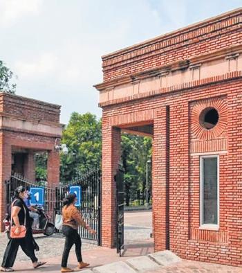 DU principal applies cow dung on classroom walls, says it was for 'research'