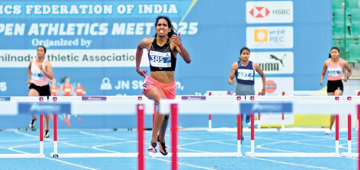 Big names put up subdued show; Vithya bags gold