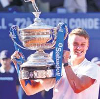Rune defeats Alcaraz to clinch Barcelona Open