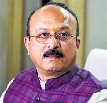 Teachers' body pushes for salary hike, job security at meet with edu minister