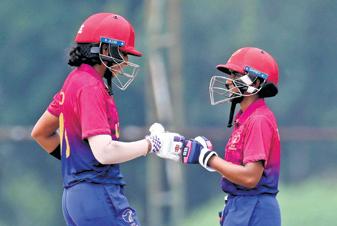 192/0 to 192/10: UAE retire out all ten players