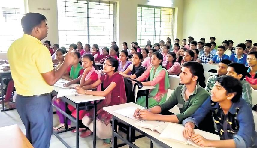 13 from free coaching centre crack JEE Advanced