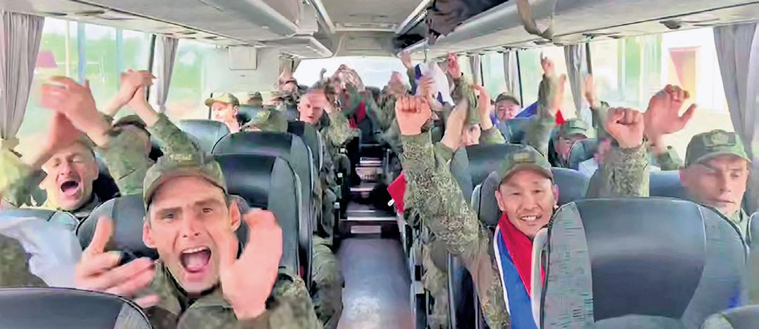Ukraine and Russia exchange new group of POWs