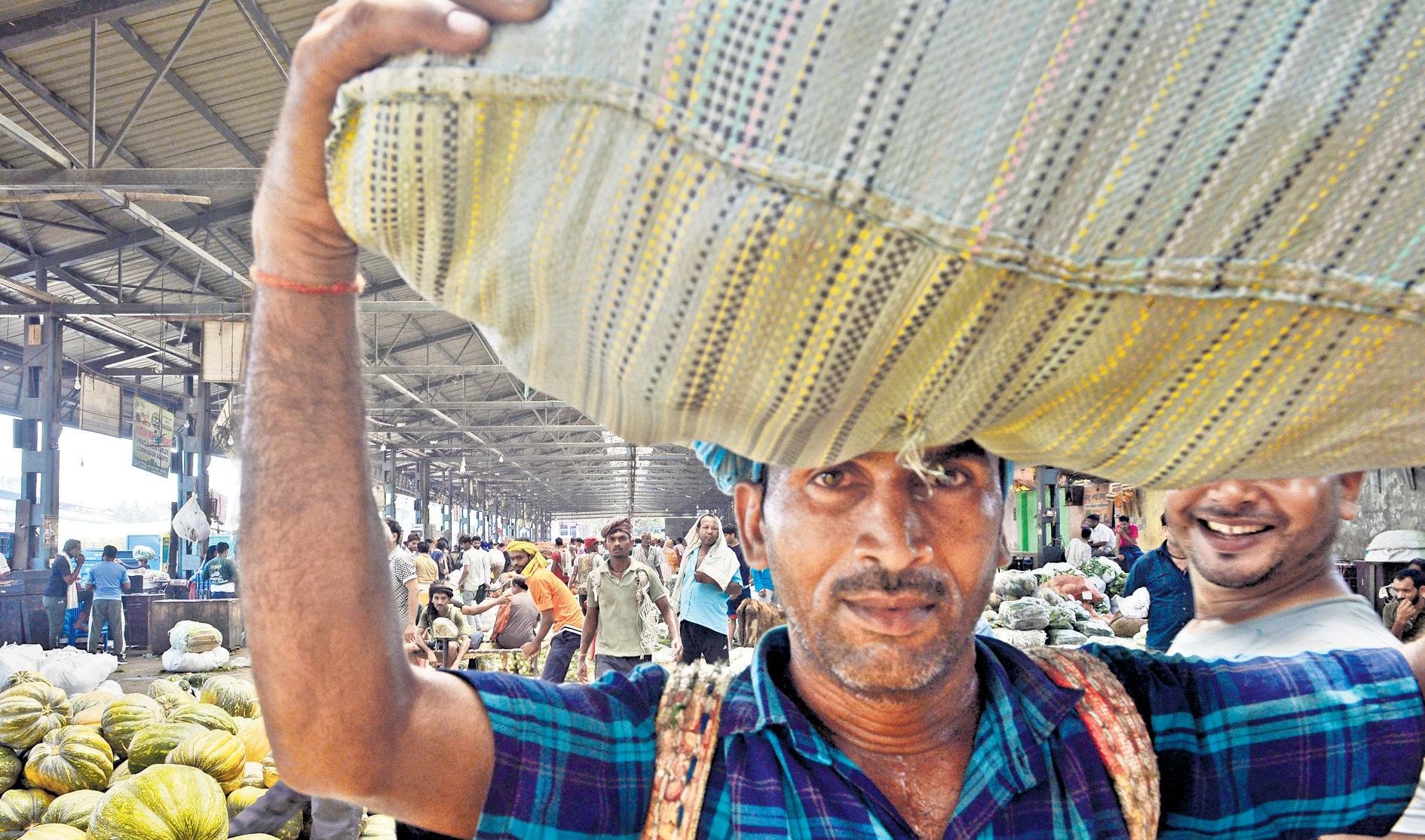 AZADPUR MANDI: BACKBONE, BUT FORGOTTEN