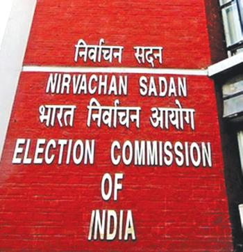EC trashes Rahul charges of Maha poll rigging