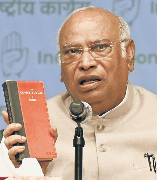 Cong chief, BJP spar over Emergency