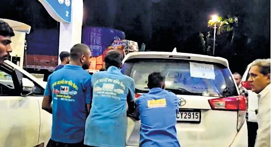 CM convoy gets stuck after taking diesel from MP pump