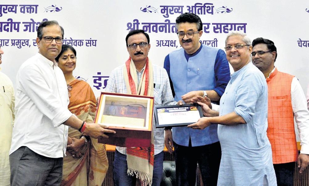 TNIE journalist conferred with Devrishi Narad Patrakar Samman