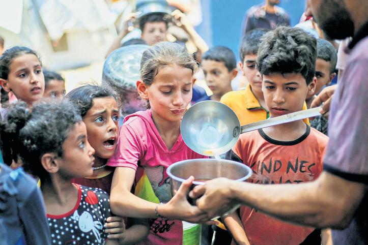 With ceasefire on anvil, Israel kills 34 in Gaza