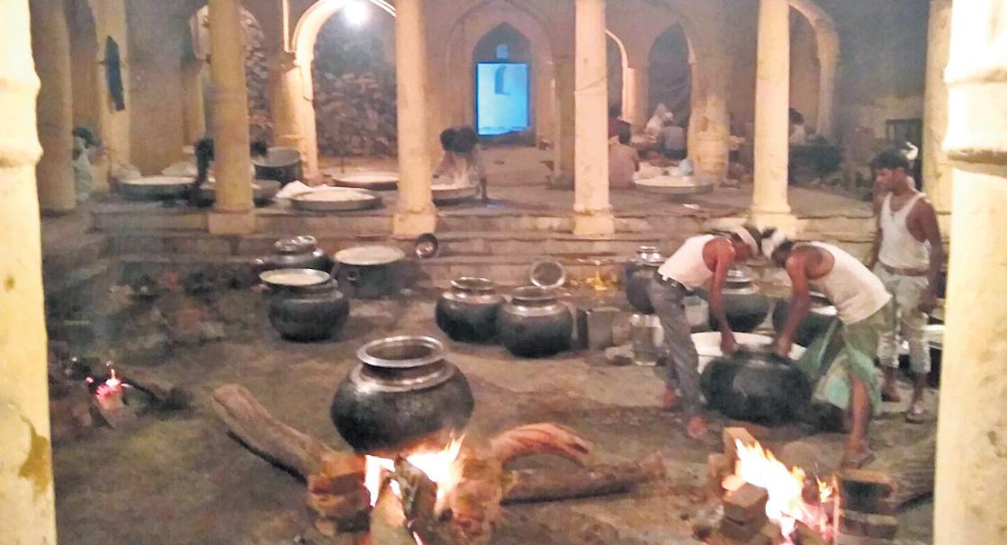 186-yr-old kitchen feeds 20K during Muharram