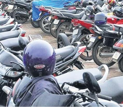 Geopolitical tensions, US tariff effects to weigh on consumer sentiments: FADA