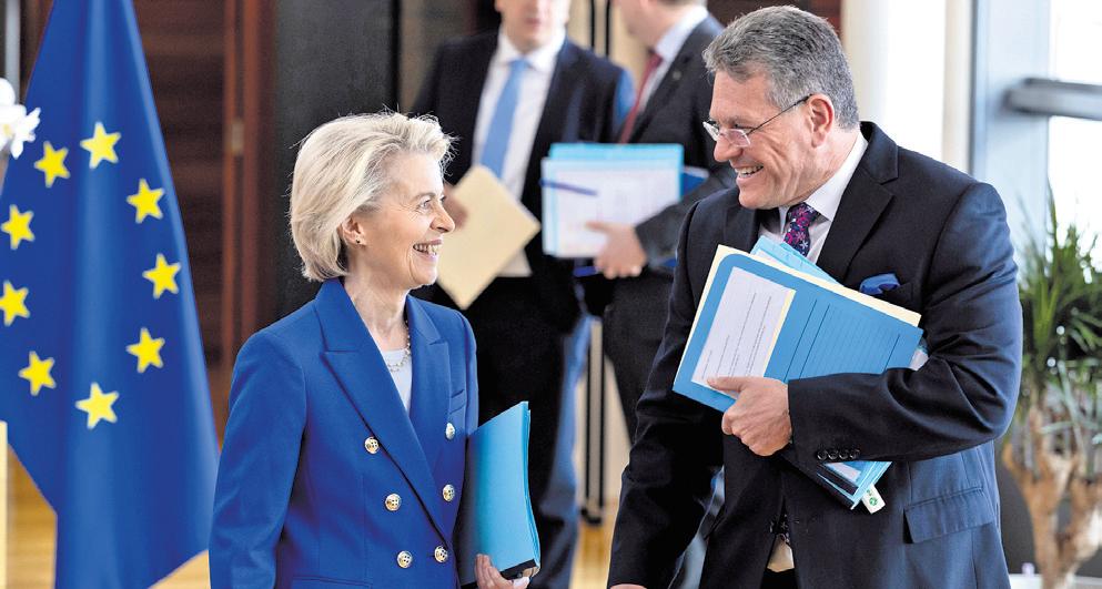 EU Delays Tariffs, Hopes for Aug 1 Deal
