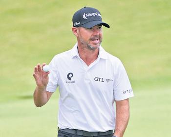 Harman takes lead, McIlroy 5-stroke behind