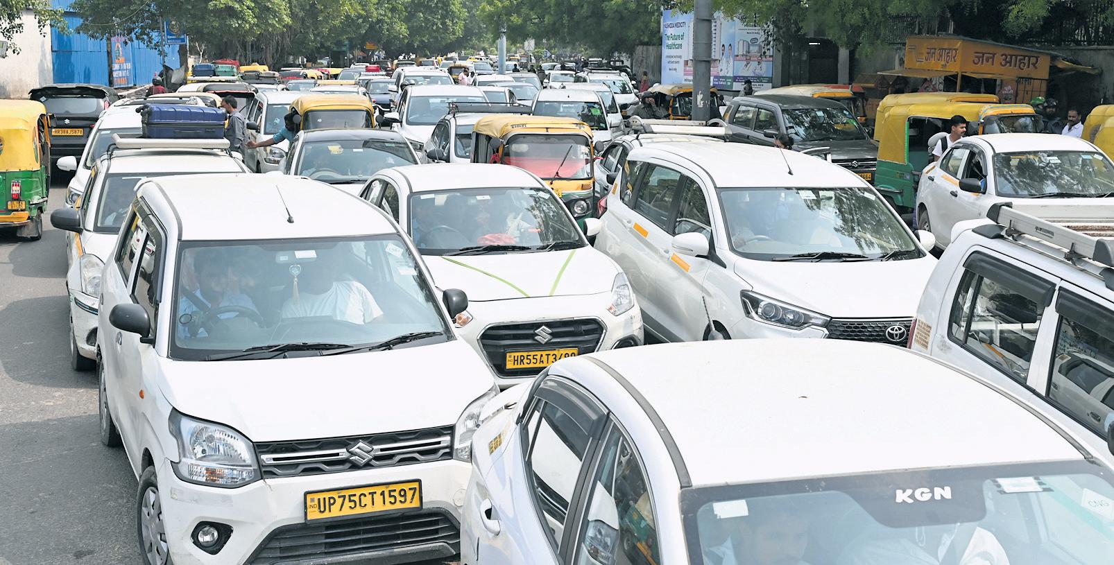 CM Asks Officials To Review Guidelines For Old Vehicles