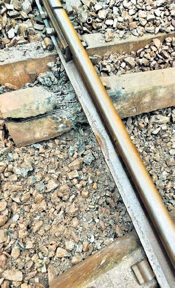 Maoists blow up railway tracks on Jharkhand-Odisha border