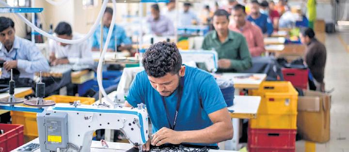 2 mn jobs at risk in apparel mfg sector